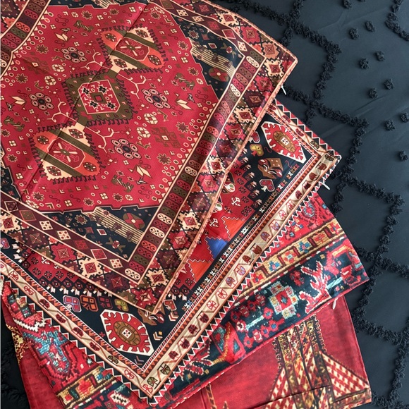 Elegant Red and Black Pillow covers New - Picture 1 of 5